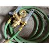 Image 1 : DUAL FLOW METER WITH A GREEN HOSE