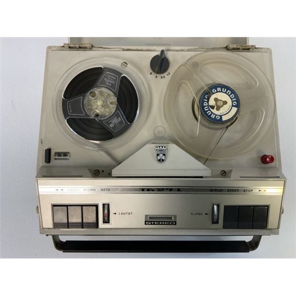 VINTAGE GERMAN REEL TO REEL TAPE RECORDER GRUNDIG