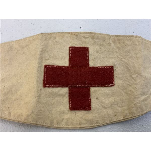 WWII / WWII US ARMY MEDIC DEPARTMENT STAMPED RED CROSS ARMBAND