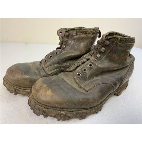 WWII GERMAN GEBIRGSJAGER MOUNTAIN TROOPS COMBAT BOOTS WITH HOBNAILS AND CLEATS