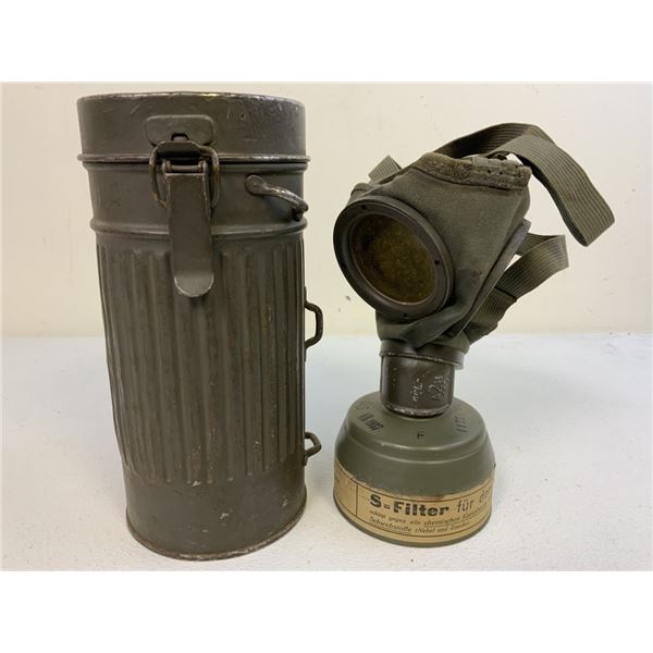 WWII GERMAN GAS MASK AND FILTER WITH CANISTER LUFTSCHUTZ