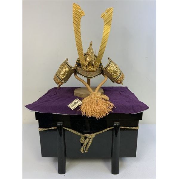 JAPAN VINTAGE JAPANESE SAMURAI DISPLAY DOLL KABUTO HELMET WITH TRUNK