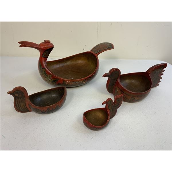 GROUP OF VINTAGE RUSSIAN KHOKHLOMA WOODEN SERVING BOWLS