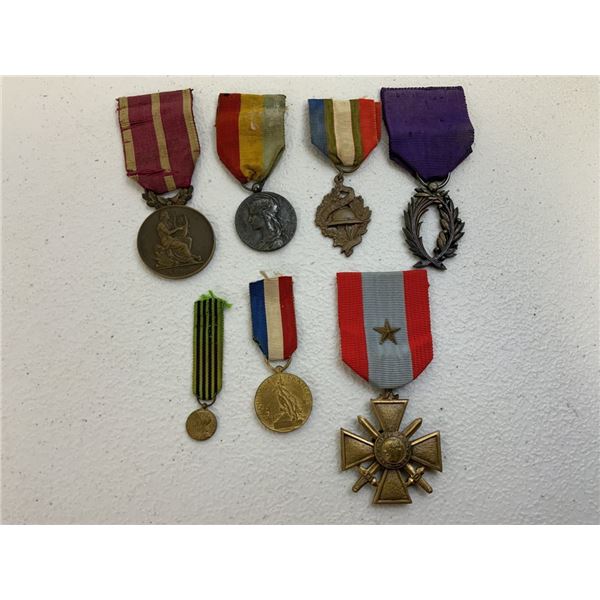 ANTIQUE FRENCH WWI / WWII MEDALS