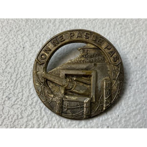 WWII FRENCH REPUBLIC MAGINOT LINE BADGE