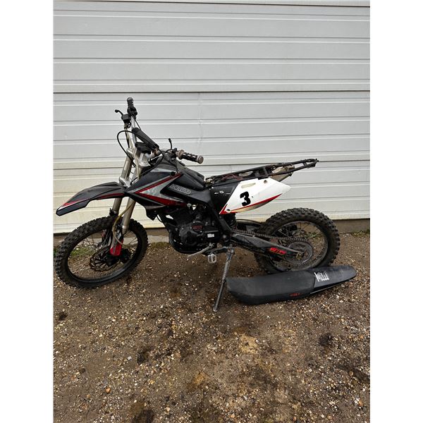 2010 GIO 250 Dirt Bike