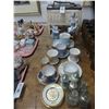 Image 1 : Shoeshine Kit, Porcelain Figurines, Shakers/Cups/Saucers/Gold Trim Dishes