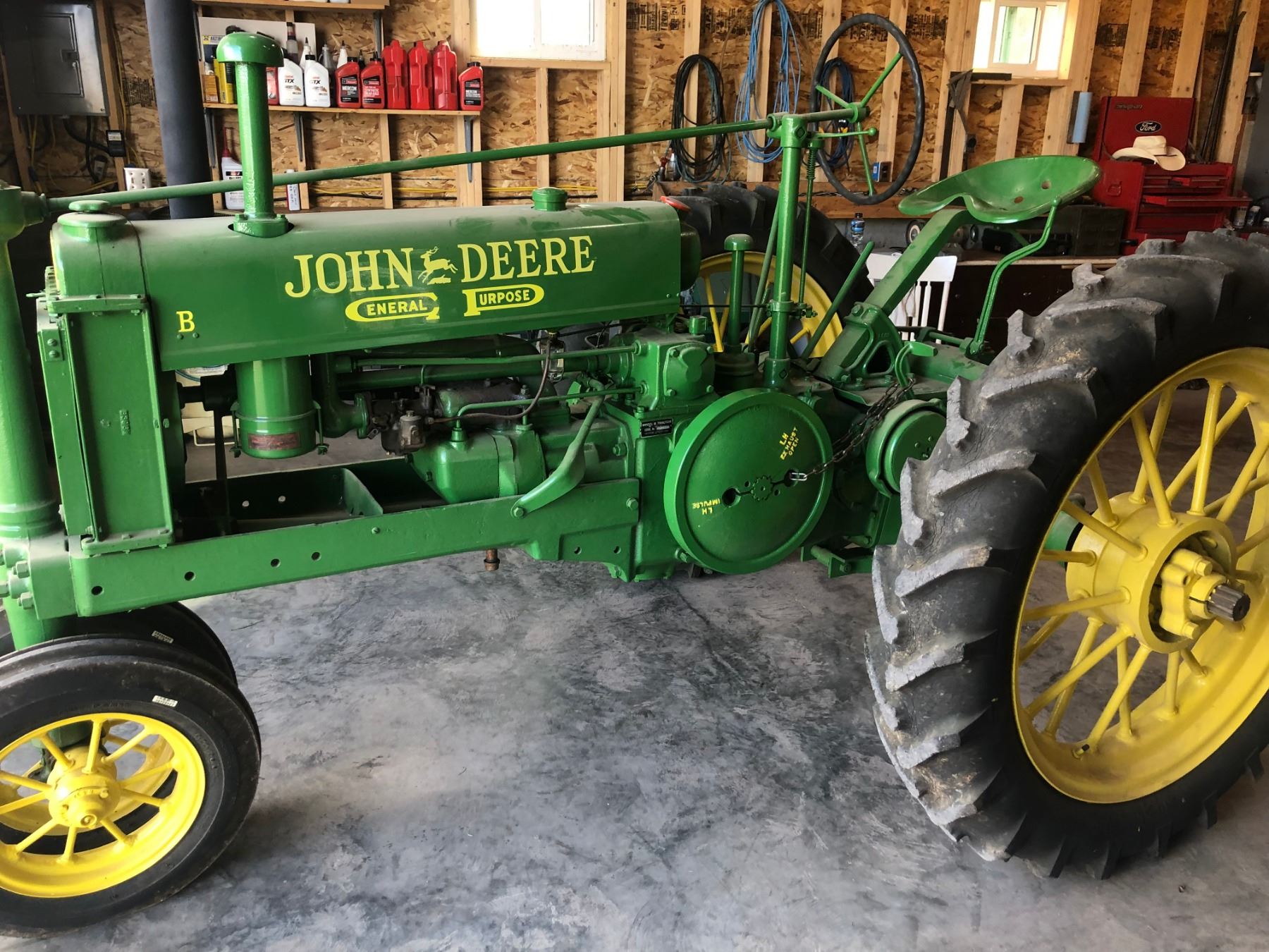 B Rims 1937 John Deere B, unstyled, restored, round spoked wheels