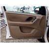 Image 75 : A8 --  2005 FORD ESCAPE XLT AWD, White, 272732 KM  "NO RESERVE"