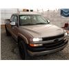 Image 8 : G1 --  2001 CHEVROLET SILVERADO 2500 HEAVY DUTY EXT CAB 4X4, Grey, 341955 KM