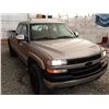 Image 8 : G1 --  2001 CHEVROLET SILVERADO 2500 HEAVY DUTY EXT CAB 4X4, Grey, 341955 KM