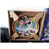 Image 2 : 2 Collector Plates, 2 Mugs + More