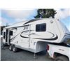 Image 31 : 0F --  2009 Jazz By Thor 5th Wheel, White, From The Hitch To The Bumper Is  27.5' Apx