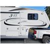 Image 43 : 0F --  2009 Jazz By Thor 5th Wheel, White, From The Hitch To The Bumper Is  27.5' Apx