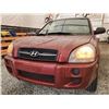 Image 8 : E3 --  2005 HYUNDAI TUCSON GL, Red, 197259 KM