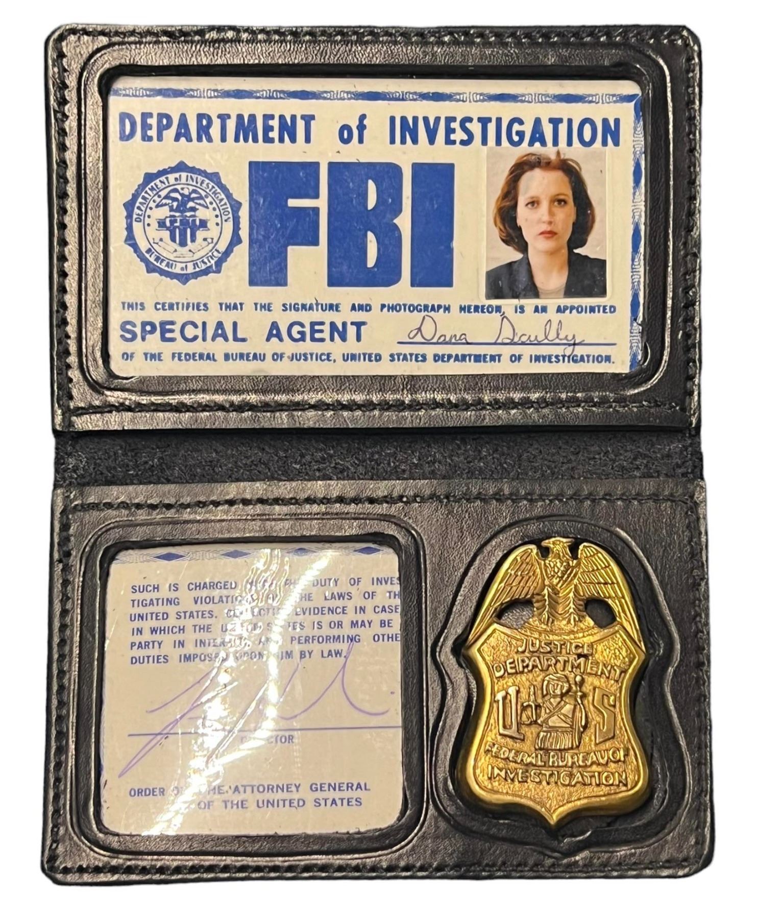 The X-Files (1993-) - Fox Mulder's (David Duchovny) and Dana Scully's ...