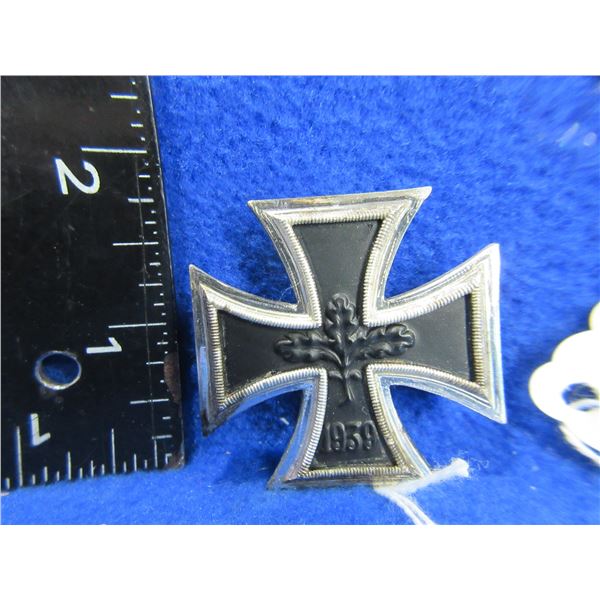 1957 Version of the 1939 Iron Cross - Trifoliate Oak Leaves