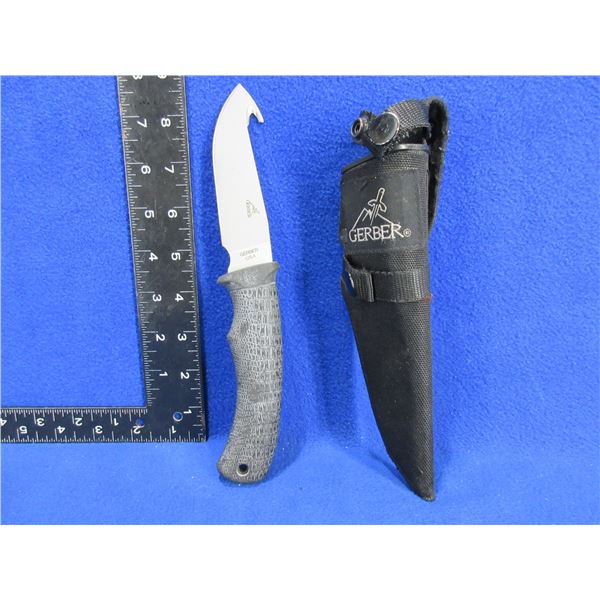 Gerber "Gator" Gut Hook Knife with Sheath