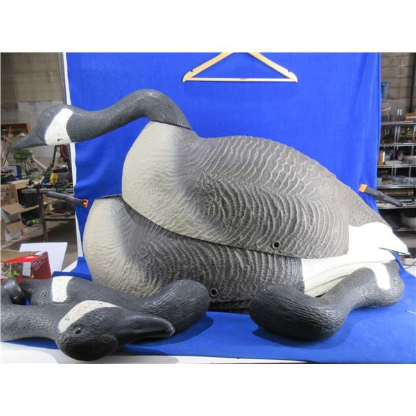 4 Large Goose Decoys with Removable Heads