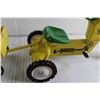 Image 3 : Hallmark Kiddie Car Classics - 1961 Murray Tractor with Trailer