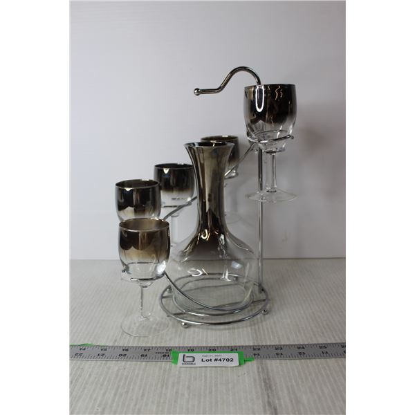 Dorothy Thorpe Style MCM Liquor Set