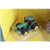 Image 2 : ERTL Die-Cast Metal 8220 Tractor W/ 1990 CCS Air Seeder - 1/64 Scale, In Box