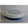 Image 4 : Blue Snowflake Pyrex Oval Divided Dish with Lid