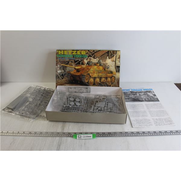 Hetzer Command Version '39-'45 Series Army Tank Model Kit - 1:35