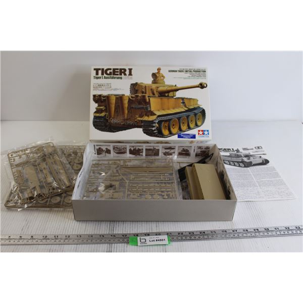 Tiger I Ausfuhrung Afrika Army Tank Model Kit - 1:35