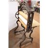 Image 4 : * Taylor Victor Cast Iron Mangle on Stand - 58" High