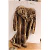 Image 1 : * Muskrat Fur Coat with Wolf Collar and Bottom Trim