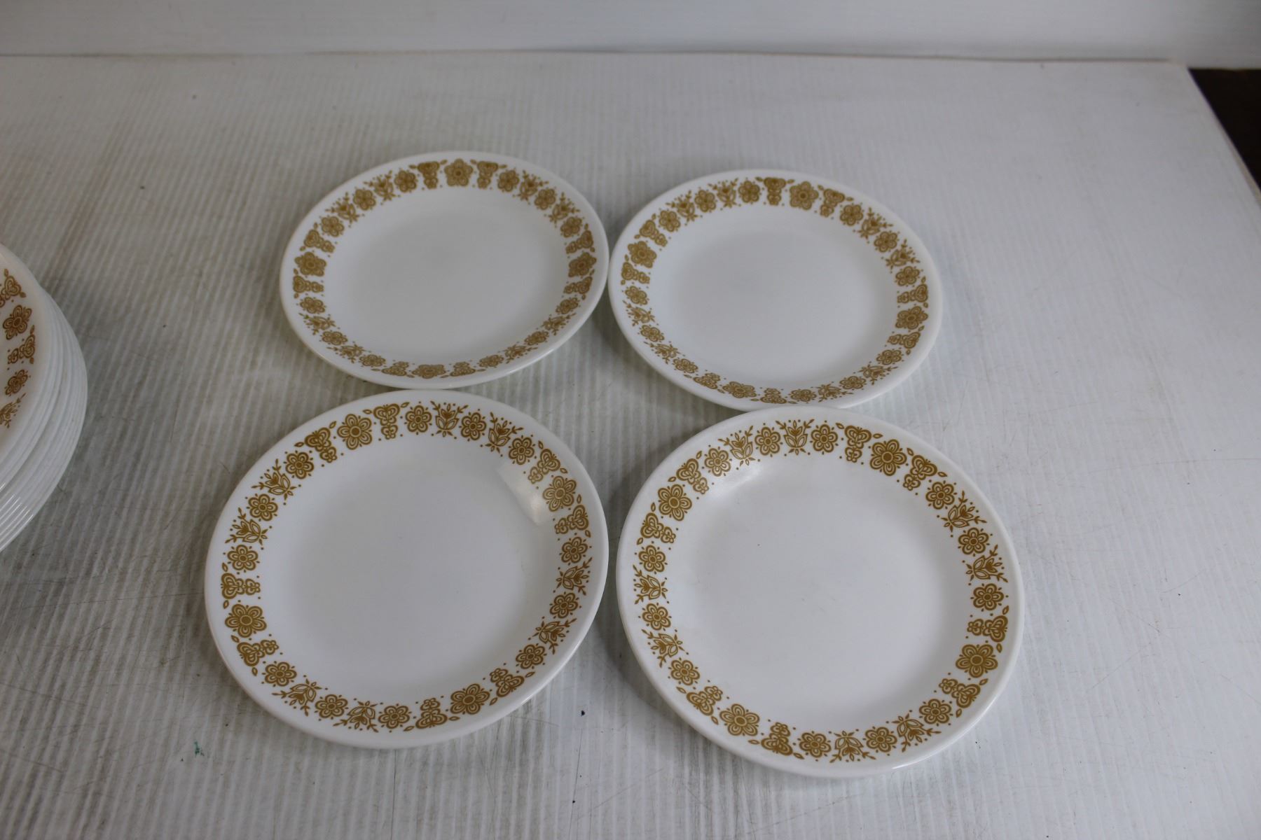 (15) Corelle Plates - Bodnarus Auctioneering