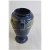 Image 4 : Roseville 121 8" Blue Freesia Vase