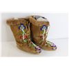 Image 2 : Vintage Indigenous Fur-Trimmed Beaded Mukluks