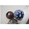 Image 4 : 889. Lot of glass balls (4) and brown pottery bowl