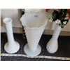 Image 2 : Milk glass vases. 1 hobnail.