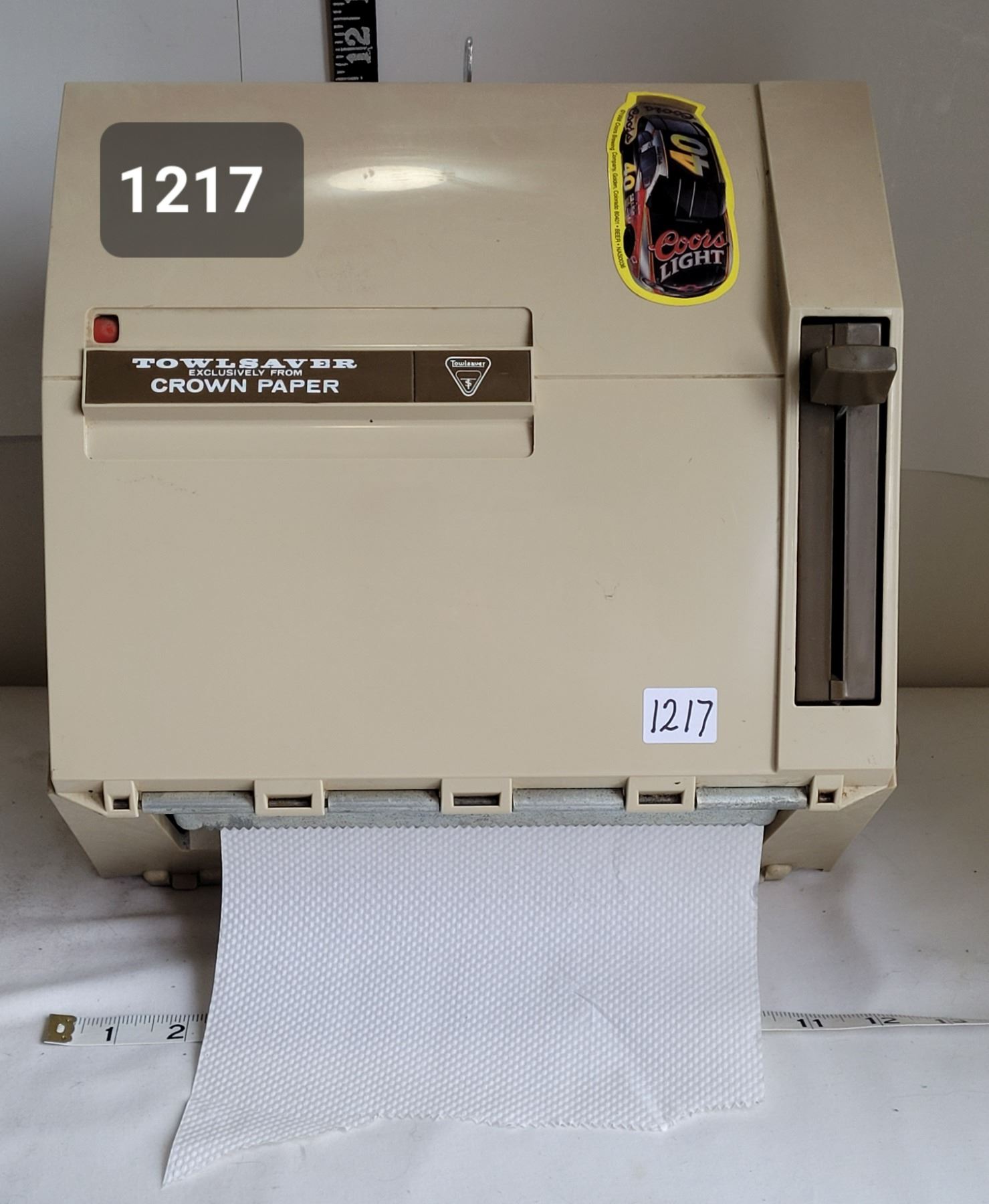 Crown Paper Towel saver. Wall mount paper dispenser. - Schmalz Auctions