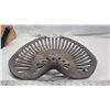 Image 2 : Cast Iron tractor seat - Frost and Wood - 16"x16"
