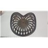 Image 3 : Cast iron tactor seat - 17"x16"