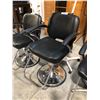 Image 2 : BLACK HEIGHT ADJUSTABLE SALON CHAIR