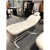 Image 2 : BEIGE MANUAL ADJUSTMENT MASSAGE TABLE