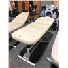 Image 2 : BEIGE MANUAL ADJUSTMENT MASSAGE TABLE