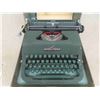 Image 2 : Underwood Universal Portable Typewriter with Hard Cover Case