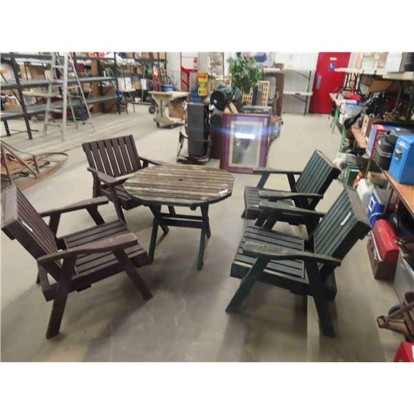 4 Wooden Patio Chairs & Table 25  x 33  x 33  