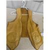 Image 2 : 2 Leather Vests ; (1) Med /  LG  & (1) LG / XL  - no sizes written