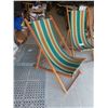 Image 2 : 2 Vintage Folding Wood and Cloth Lawn Chairs 