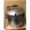 Image 2 : All American - Cast Aluminum pressure cooker - model: 921 - made in Wisconsin