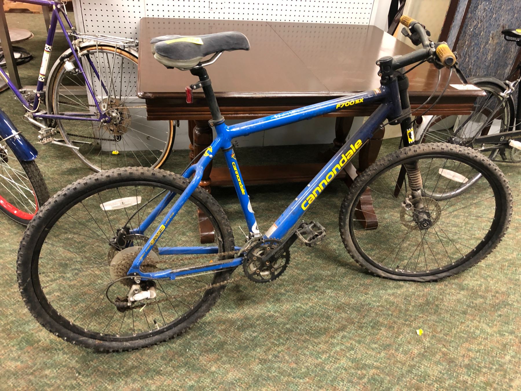 2000 Cannondale F700 SX mountain bike
