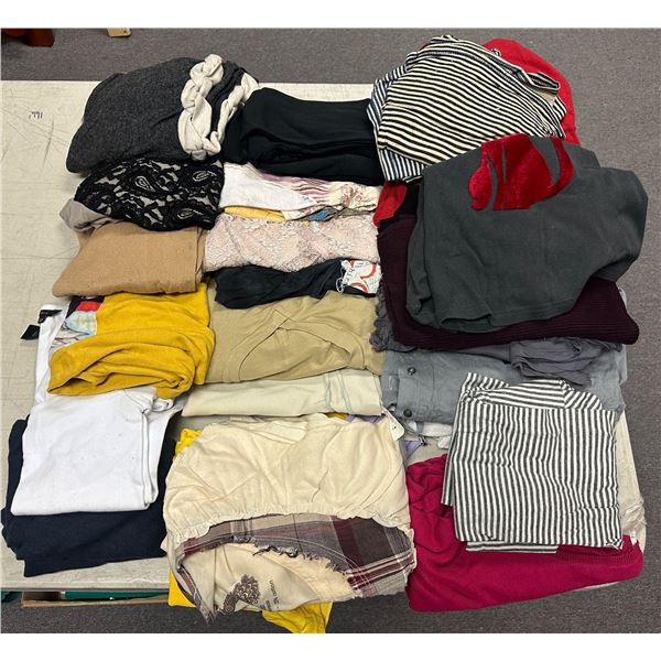 Large group of assorted ladies clothing