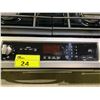 Image 3 : MAYTAG STAINLESS STEEL 5 BURNER GAS TOP STOVE WITH CONVECTION OVEN